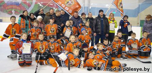 Детский турнир по хоккею выиграла лунинецкая команда «Олимп-2011» Детский турнир по хоккею выиграла лунинецкая команда «Олимп-2011»