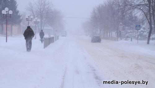 Cнежный шторм бушует на Полесье (обновлено)