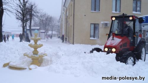 Cнежный шторм бушует на Полесье (обновлено)