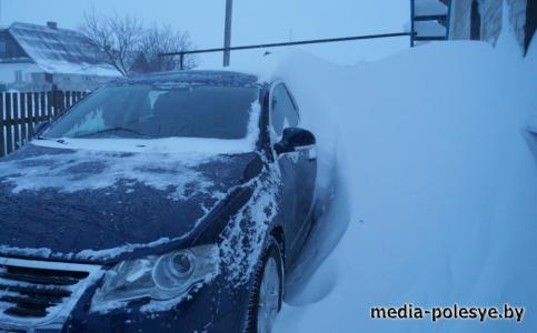 Cнежный шторм бушует на Полесье (обновлено)