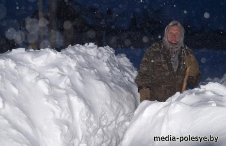 Cнежный шторм бушует на Полесье (обновлено)