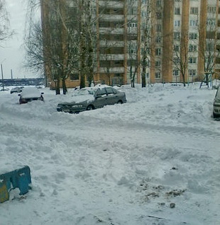 Остались ли в Могилёве заснеженные дворы? (+ ГАИ просит не оставлять авто на обочинах)