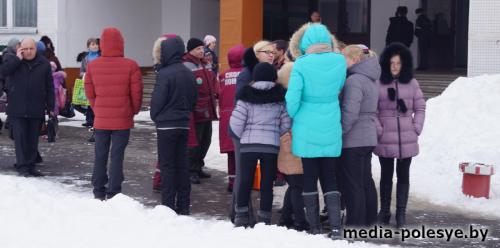 Возгорание в Лунинецкой СШ №4. Дети и персонал эвакуированы