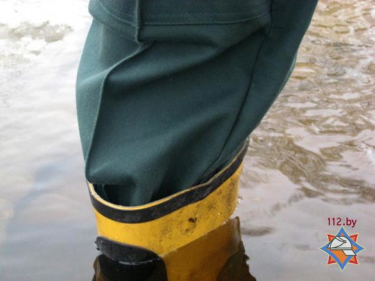 В Петриковском районе подтопило автомобильную дорогу (фото)