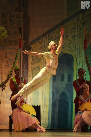 «Я встретила своего будущего мужа - мальчика гораздо моложе меня…»