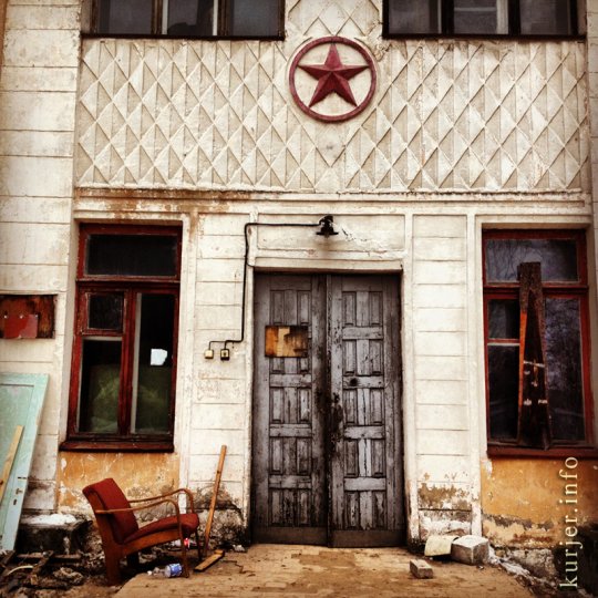 Фотоокна. Мобильником. Про бывший госпиталь