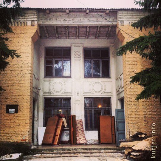 Фотоокна. Мобильником. Про бывший госпиталь
