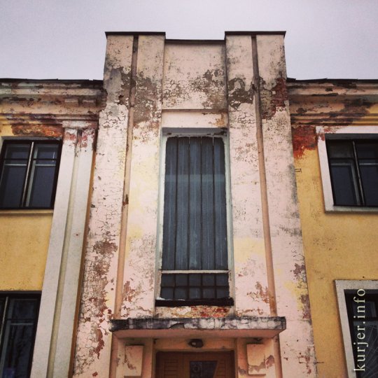 Фотоокна. Мобильником. Про бывший госпиталь