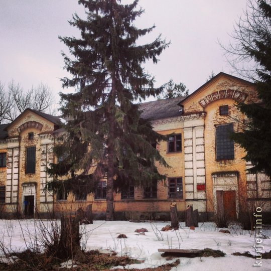 Фотоокна. Мобильником. Про бывший госпиталь