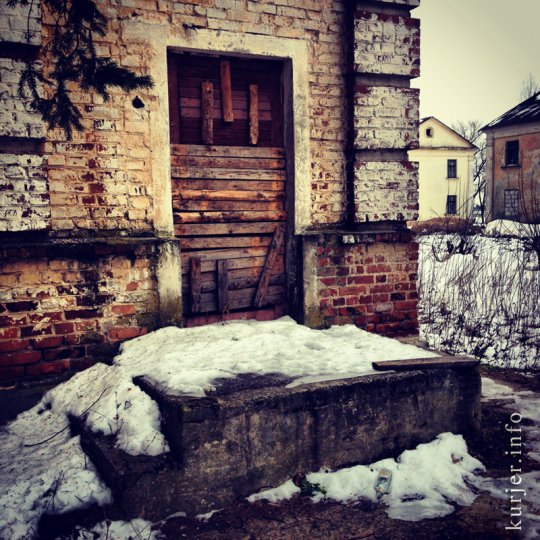 Фотоокна. Мобильником. Про бывший госпиталь
