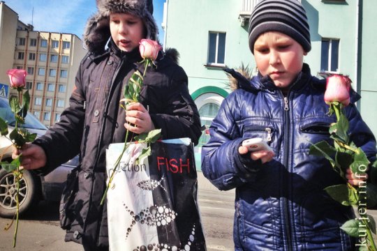 Фотоокна. 7 марта про 8 марта