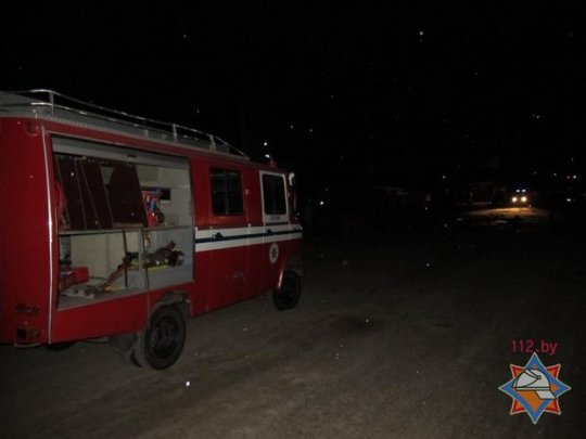 В Столине микроавтобус сбил пешехода и врезался в столб