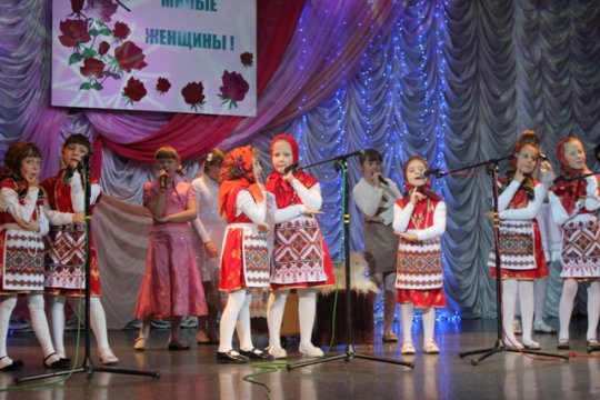 Первый весенний праздник встречали торжественно