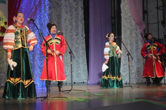 Первый весенний праздник встречали торжественно