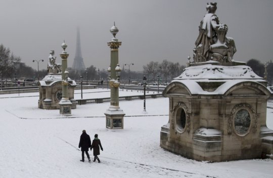 Европу накрыло снегом: ДТП, задержки поездов и отмены рейсов (ФОТО)