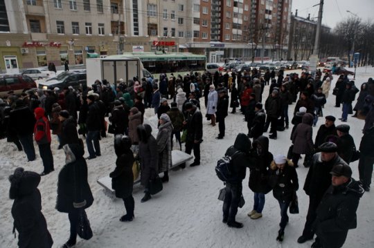 Снегопад в Могилёве: горожане преодолевают «Хавер»