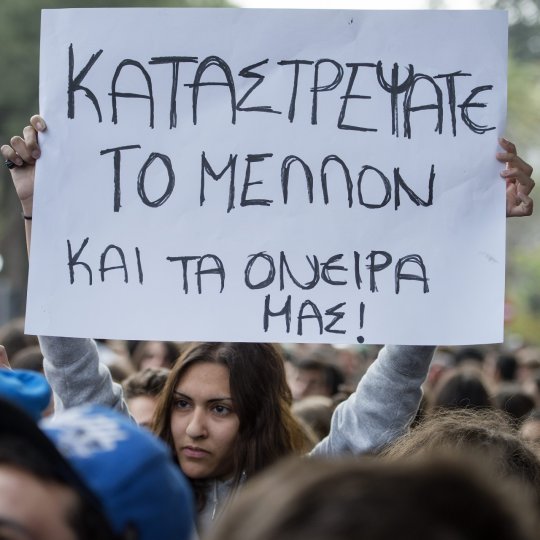 Кипрские банки открываются, защищаясь от штурма