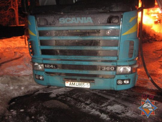 Фотофакт: под Калинковичами сгорели две фуры