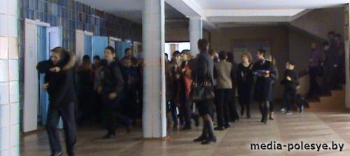 Лунинецкая СШ №2 эвакуировалась. Тревога была учебной