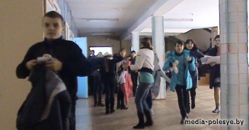 Лунинецкая СШ №2 эвакуировалась. Тревога была учебной