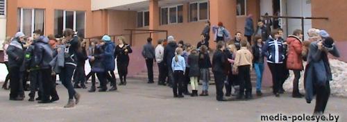 Лунинецкая СШ №2 эвакуировалась. Тревога была учебной