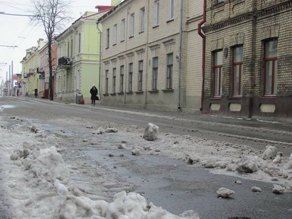 Инспектор отделения агитации и пропаганды ГАИ УВД Гродненского облисполкома: Дворника, который выбрасывает снег на проезжую часть, могут оштрафовать на 2,5 млн рублей