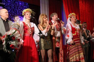 “Чарнобыльскі шлях – дарога жыцця”: вядомыя артысты спявалі для касцюкаўчан.