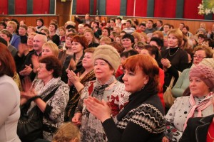 “Чарнобыльскі шлях – дарога жыцця”: вядомыя артысты спявалі для касцюкаўчан.