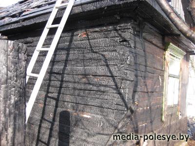 В Лунинце сгорела летняя кухня. В Микашевичах – автомобиль