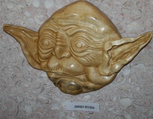 Эти разные, разные лица… Выставка резьбы по дереву А. Ефименко открылась в районном краеведческом музее Эти разные, разные лица… Выставка резьбы по дереву А. Ефименко открылась в районном краеведческом музее