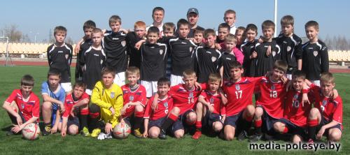 Футболисты Столинщины сыграли с командой ФК «Шахтёр»