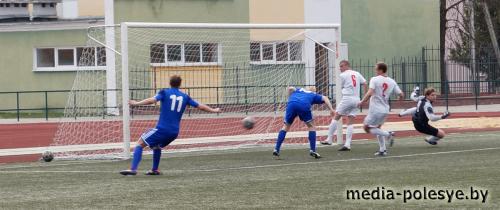 Первая игра первого тура принесла ФК «Гранит» победу Первая игра первого тура принесла ФК «Гранит» победу