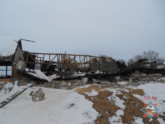 В Рогачевском районе под рухнувшей крышей цеха погиб рабочий (фото)
