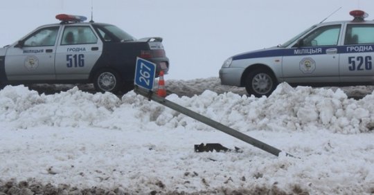 На М6 у самого Гродно лоб в лоб столкнулись фура и легковушка