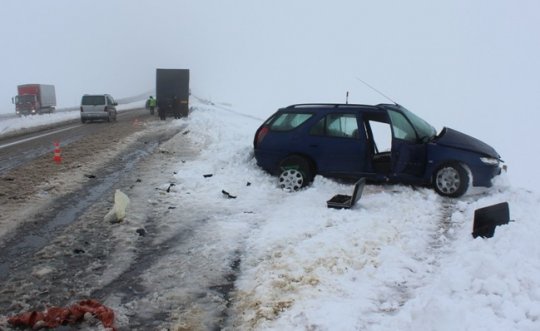 На М6 у самого Гродно лоб в лоб столкнулись фура и легковушка