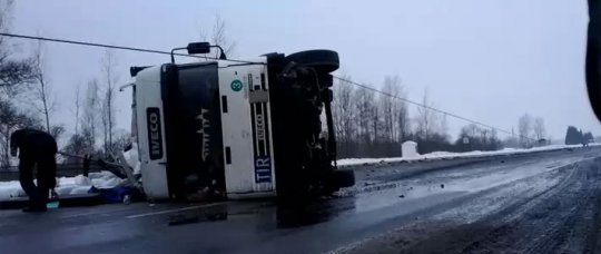 Перевернулся автопоезд (+фото)