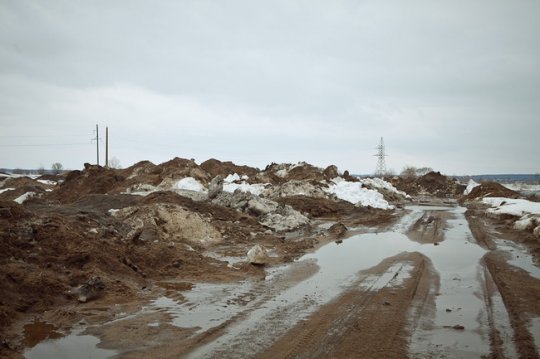 Сугробы грязного снега увозят с улиц Могилёва (фото)