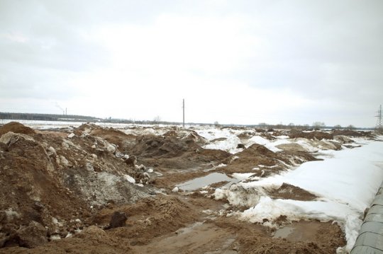 Сугробы грязного снега увозят с улиц Могилёва (фото)