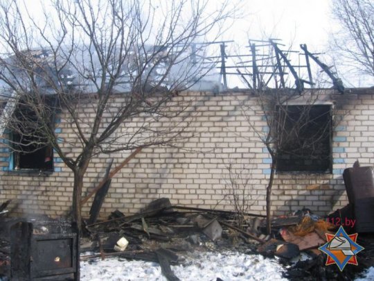 На пожаре в Хойникском районе погибли двое детей (фото)