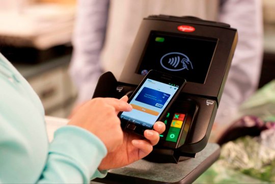NFC в Беларуси: расплатиться телефоном в магазине можно будет уже в этом году