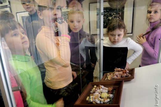 Открылась выставка, посвящённая юбилею художественной школы