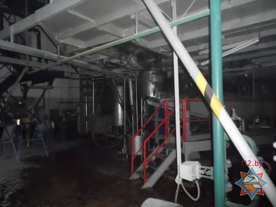 В Рогачеве из-за подгоревшего молока из цеха эвакуировались 13 человек (фото)