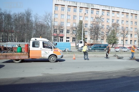 Дороги в Могилёве активно «латают» (фоторепортаж)