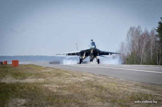 Летчики из Лиды совершили посадку на автомобильной ...