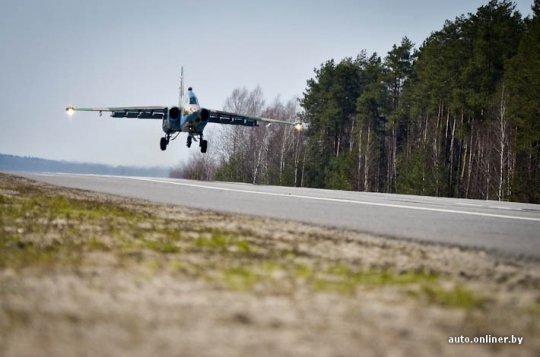 Летчики из Лиды совершили посадку на автомобильной ...