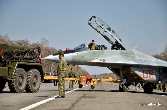 Летчики из Лиды совершили посадку на автомобильной ...