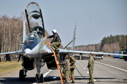 Летчики из Лиды совершили посадку на автомобильной ...