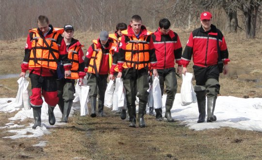 Лиозненскую деревню посетили волонтеры Красного Креста