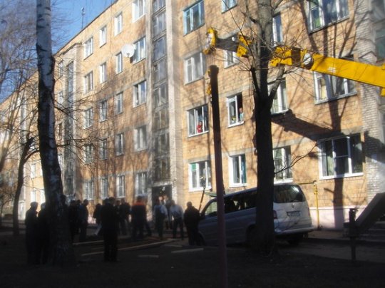 Обвал асфальта в Могилёве: возможная причина — утечка канализации