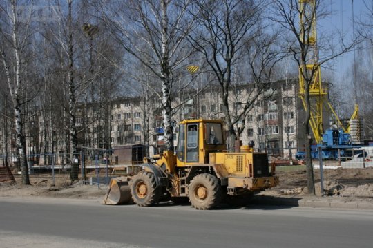 Скандальная стройка на Юбилейном: деревья срубили, дом строят, жители смирились